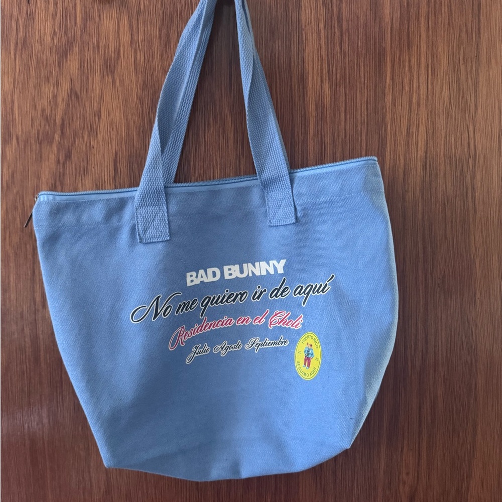 Bad Bunny DeBÍ TiRAR MáS FOToS (DTMF) No Me Quiero ir de Aqui tour VIP tote bag